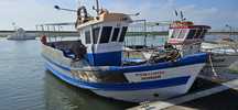 Barco de Pesca com licenças de pesca  /