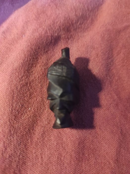 Três esculturas de pau preto