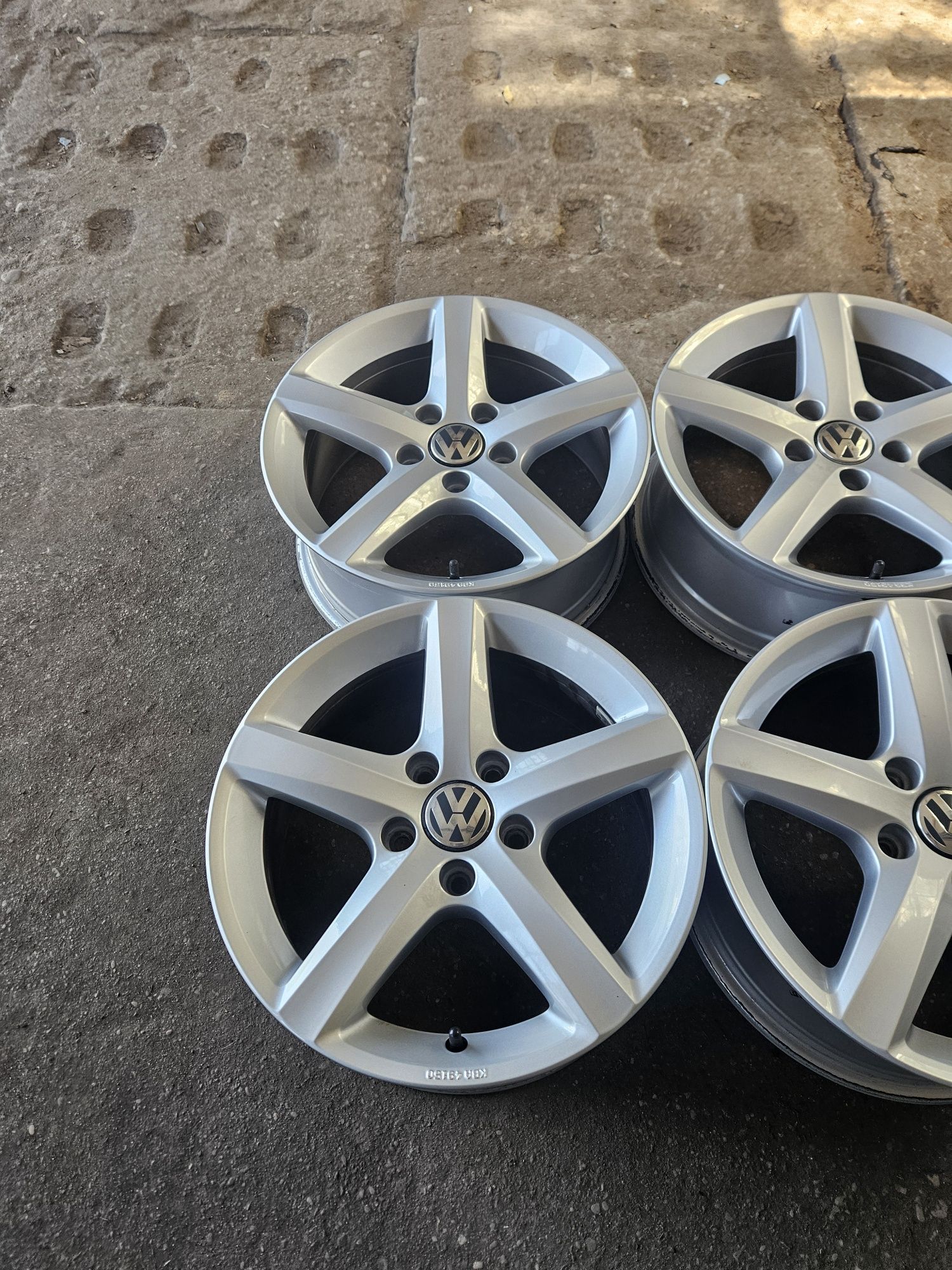 Alufelgi 16" VW Golf V VI Passat B5 B6 Touran Caddy Sharan Tiguan T-Ro