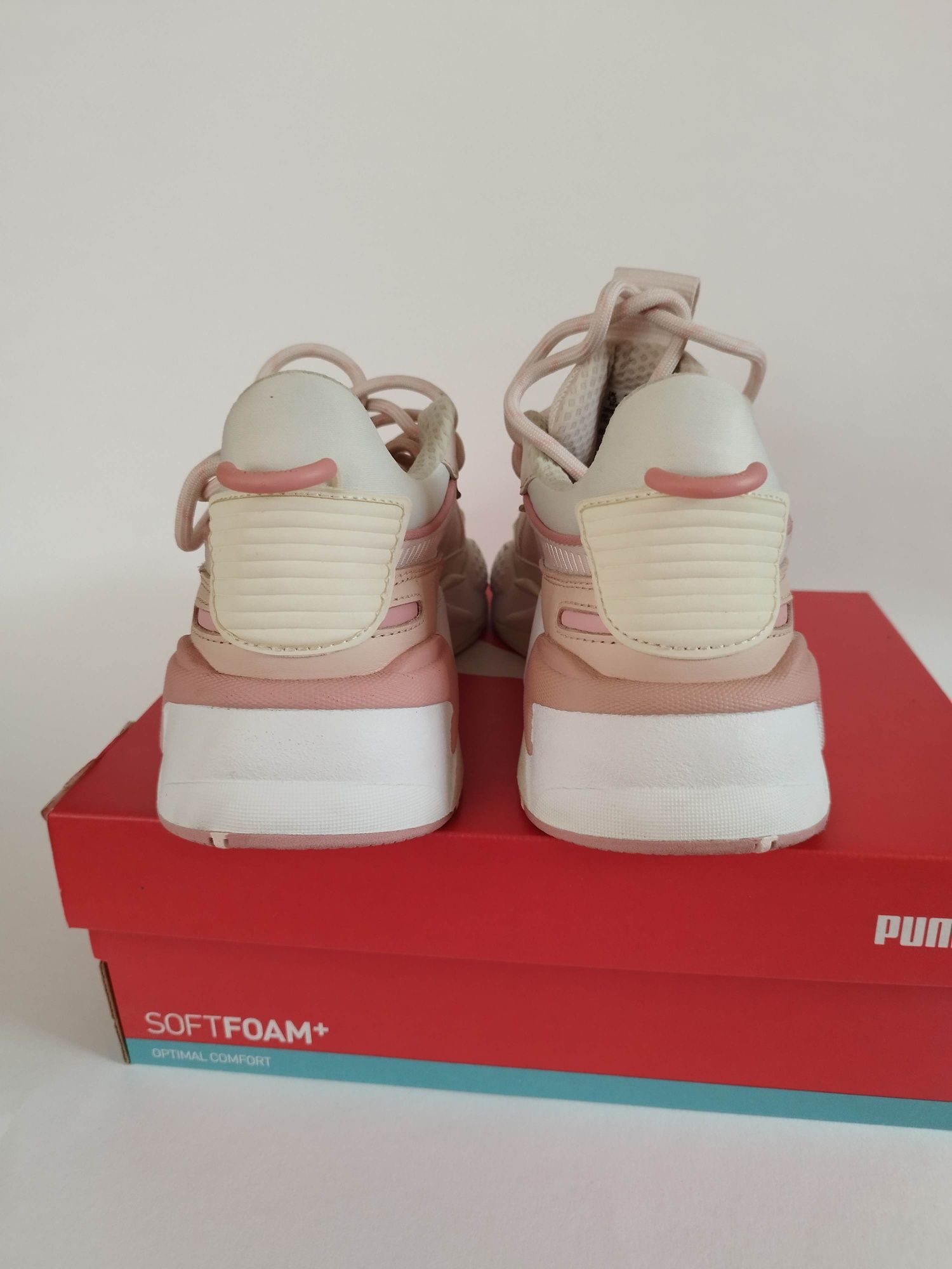 Взуті 1 раз, р.36, Жіночі кросівки Puma