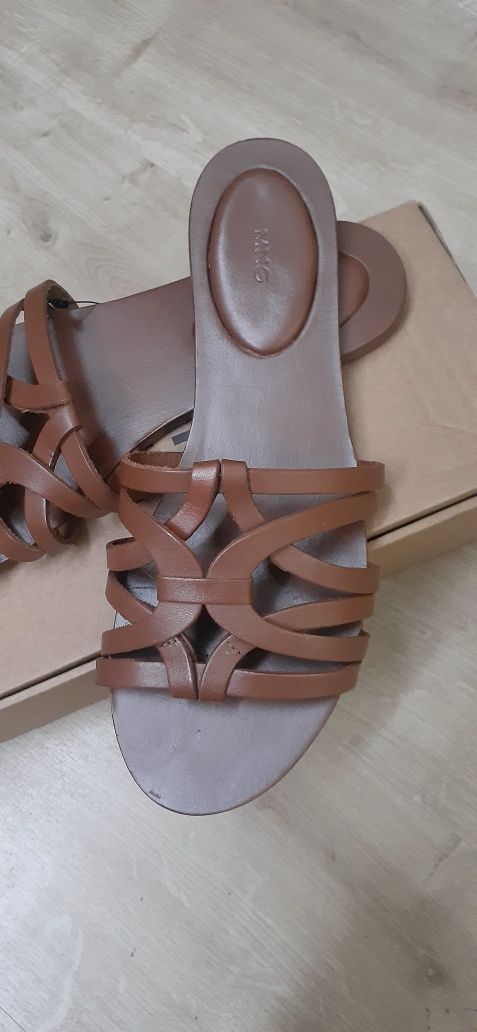 Кожаные шлепанцы Mango.38р.