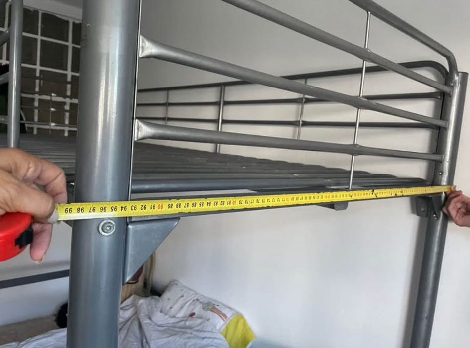 Cama alta de ferro