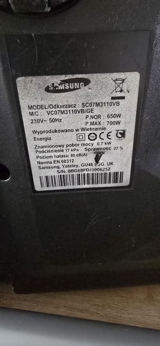 Mocny solidny bezworkowy odkurzacz SAMSUNG o mocy 700W.