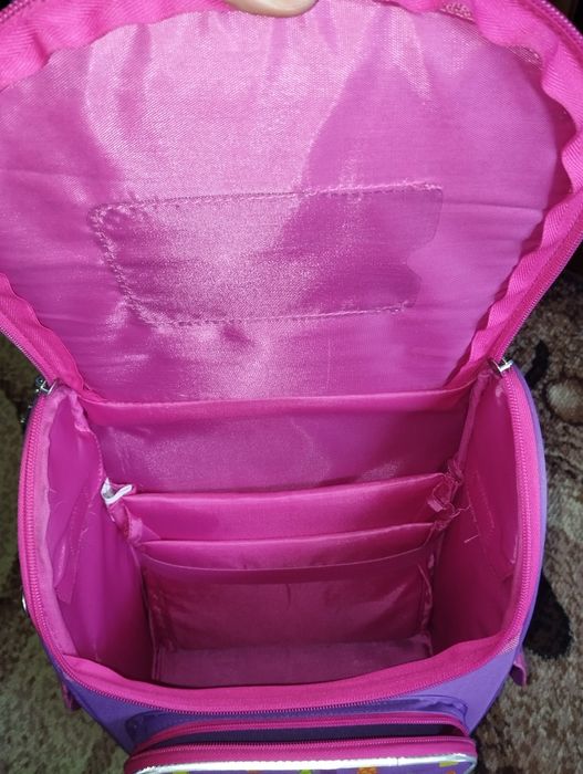 Продам шкільний портфель для дівчинки