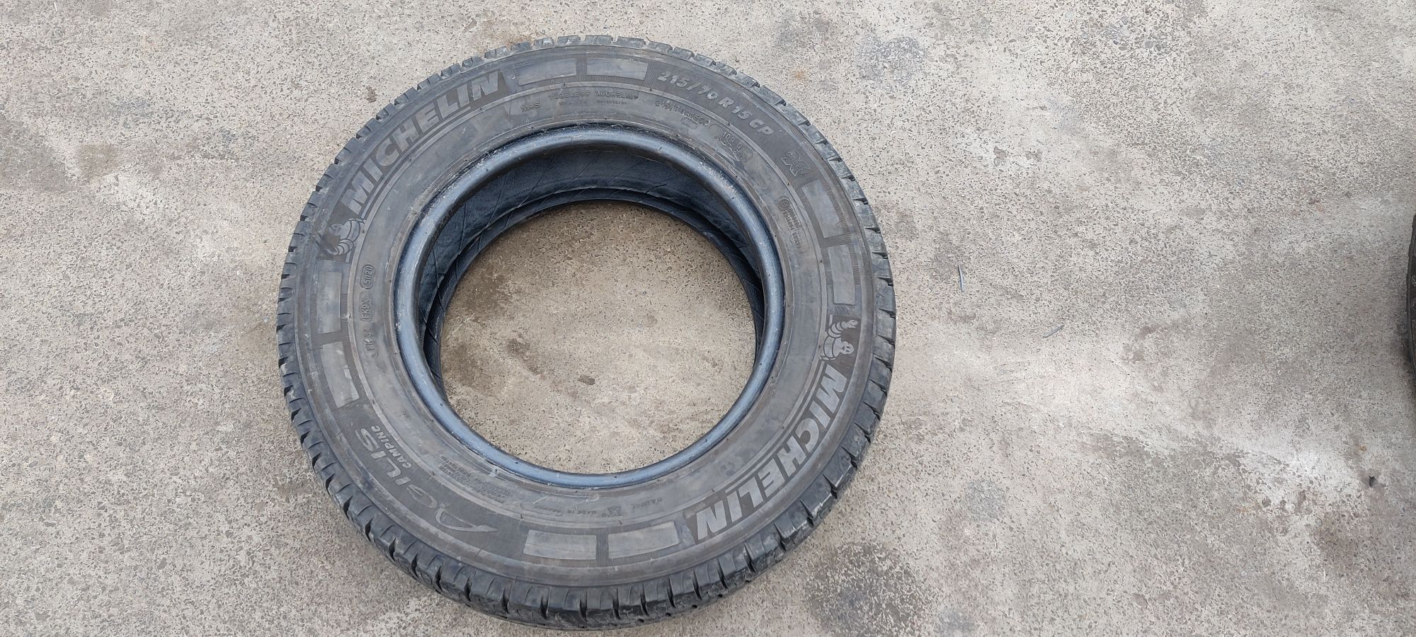 Продам комплект всесезонних шин 215/70 R15C Michelin Agilis Camping