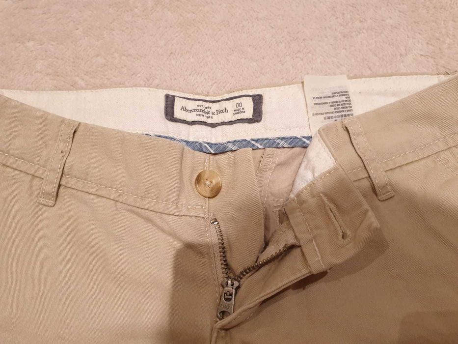 Krótkie spodenki Abercrombie & Fitch damskie -  beżowe roz. S
