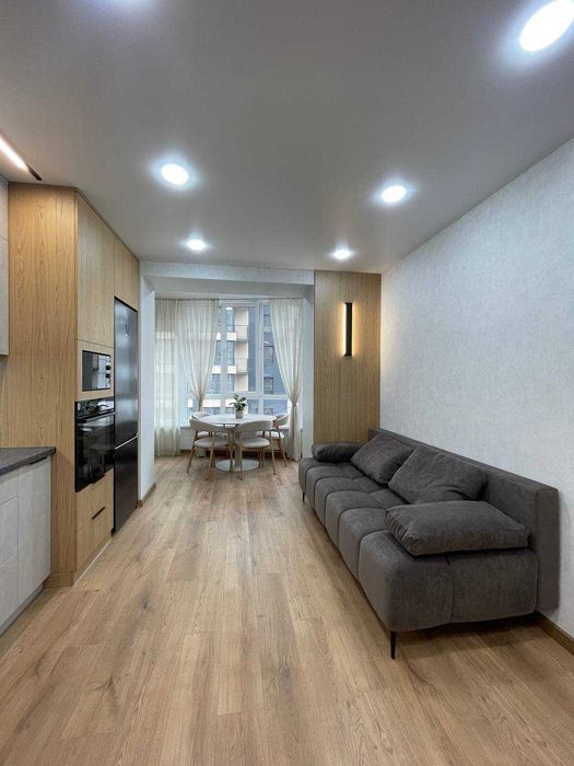 Авторська квартира на Зарічанський ( Рауш )