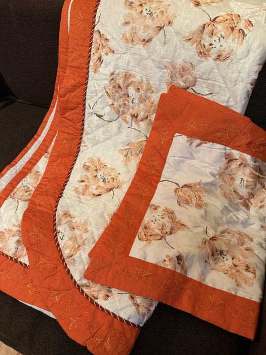 Нове покривало для двоспального ліжка