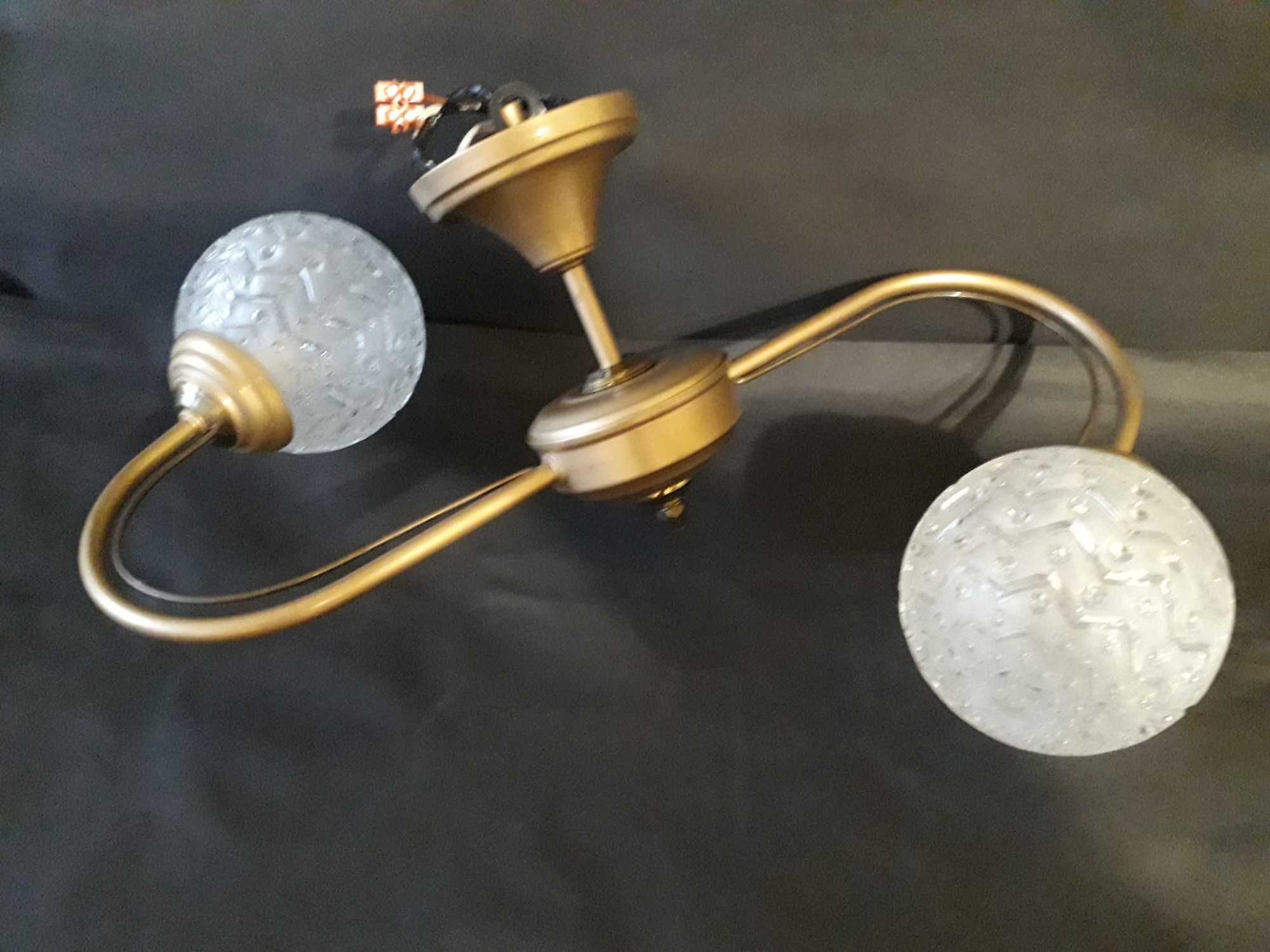 Lampa sufitowa z dwoma kloszami w stylu art deco z okresu PRL