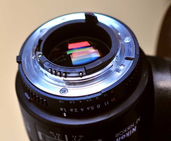 Vendo lente Nikon Nikkor 85/1.8 em muito bom estado.