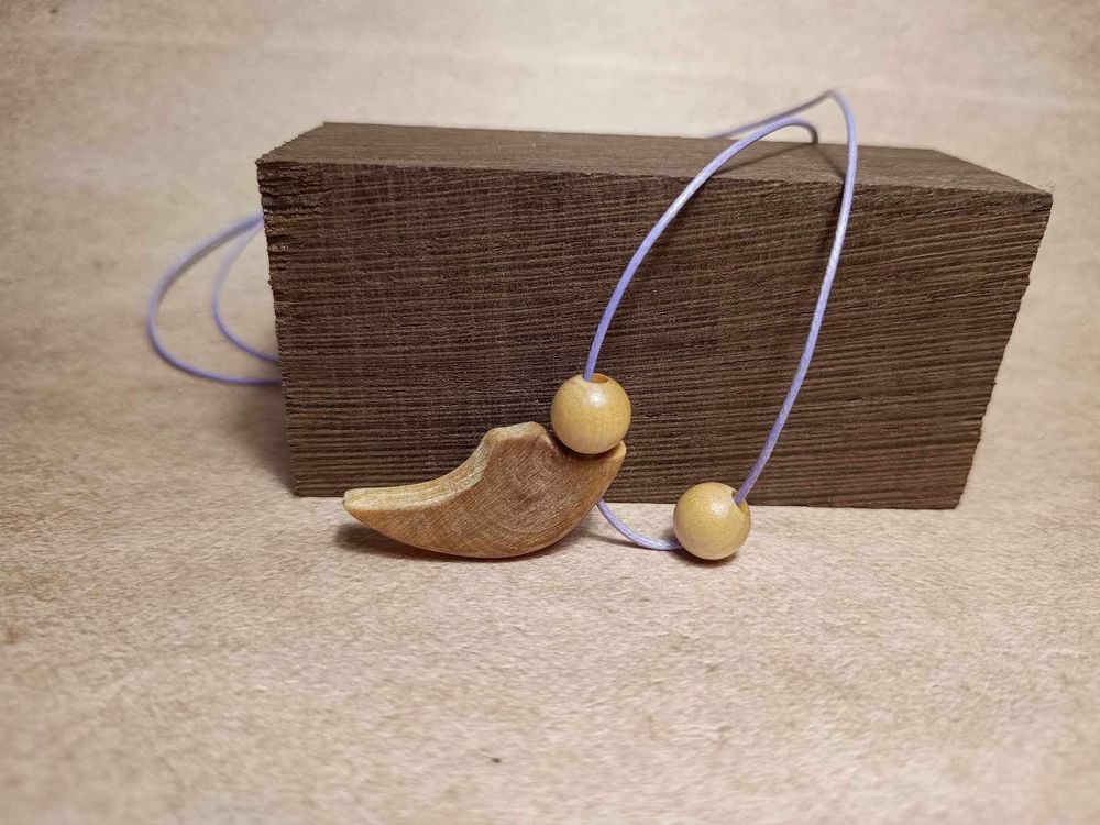 Naszyjnik drewniany ręcznie rzeźbiony