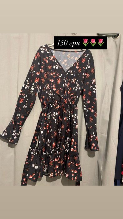 Плаття розмір L в квіти…..