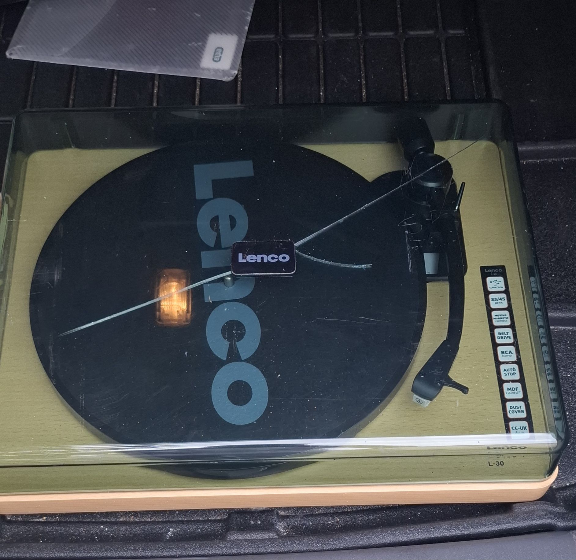 Gramofon Lenco L30. 2 vinyle gratis.