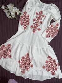 Сукня вишиванка з білого льону, ручна робота.
