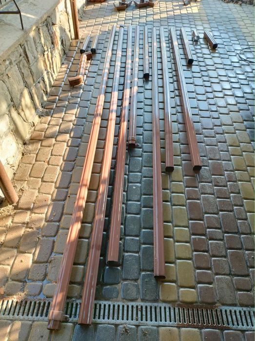 Używane Plastikowe Rynny w Stylu Angielskim