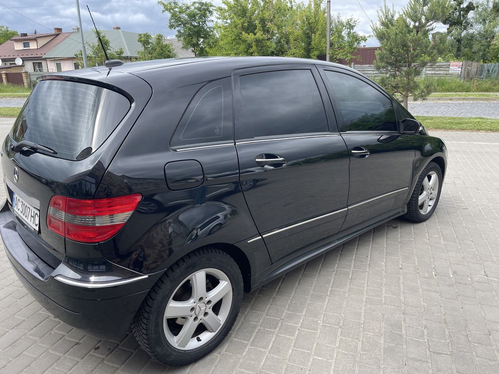 Mercedes Benz b200