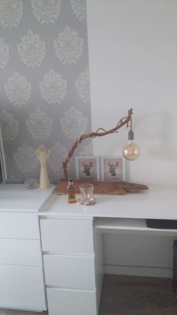 Piękna drewniana lampa ręcznie robiona