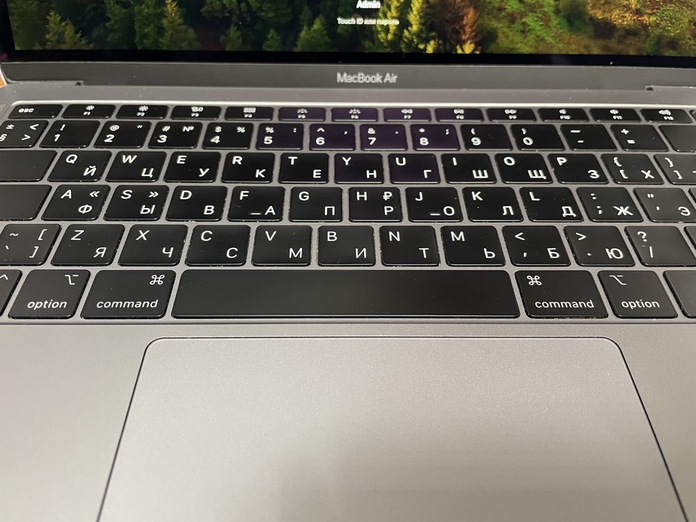 MacBook Air 13.3" A1932 рабочий, без блокировок