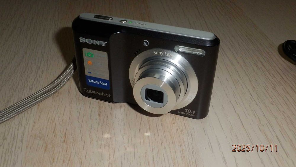 Sony Cyber-shot DSC-S2000