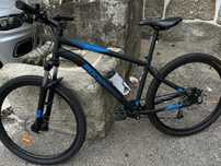 Bicicleta azul em perfeito estado
