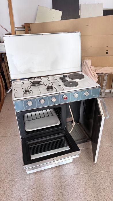 Fogão a gás e elétrico com forno