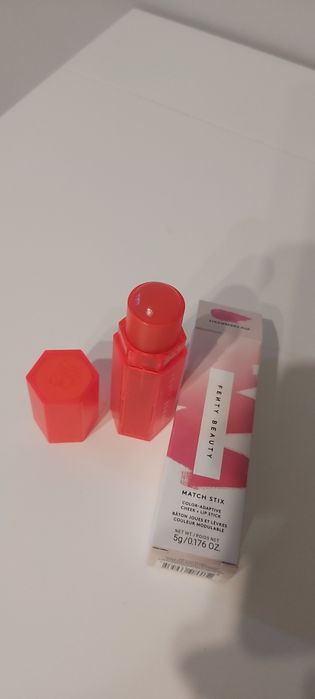 Fenty Beauty sztyft wielofunkcyjny strawberry pop