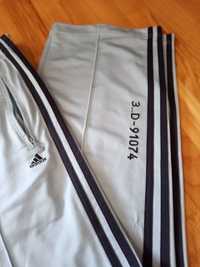 Calças Adidas azul claro julgo que unisexo