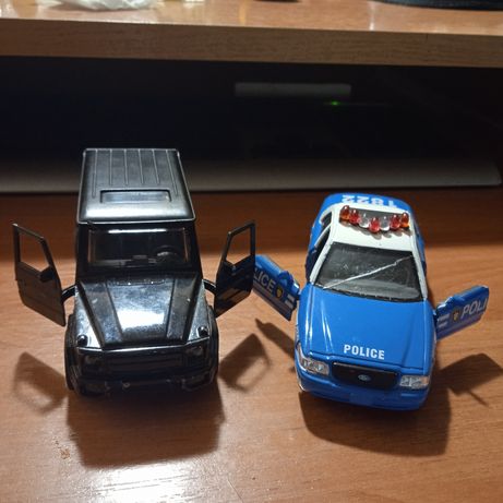 Моделі авто Форд і Мерседес