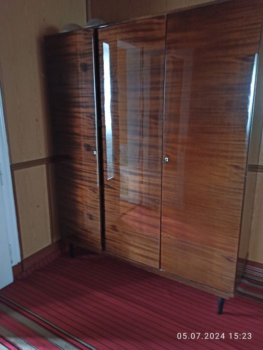 Шафа трьохдверна/ шафа лакована раритет