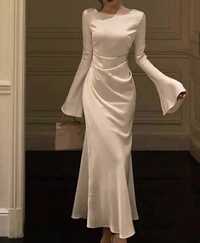 белое платье в пол с длинным рукавом