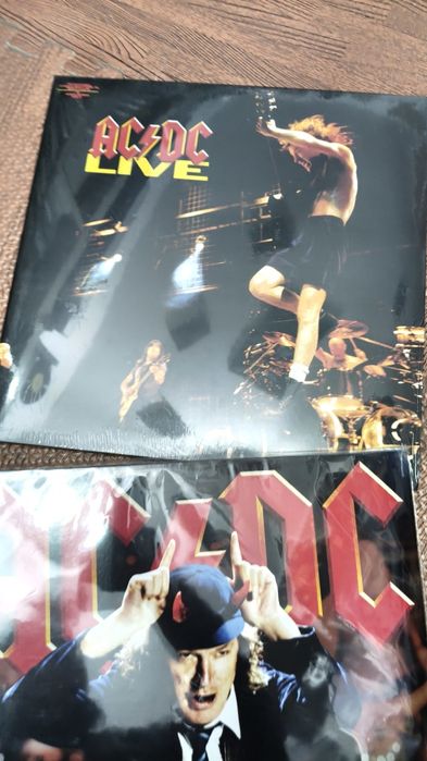 Acdc live at River Plate 3lps Acdc live 68 92 
Novo e selado
55€
New M
