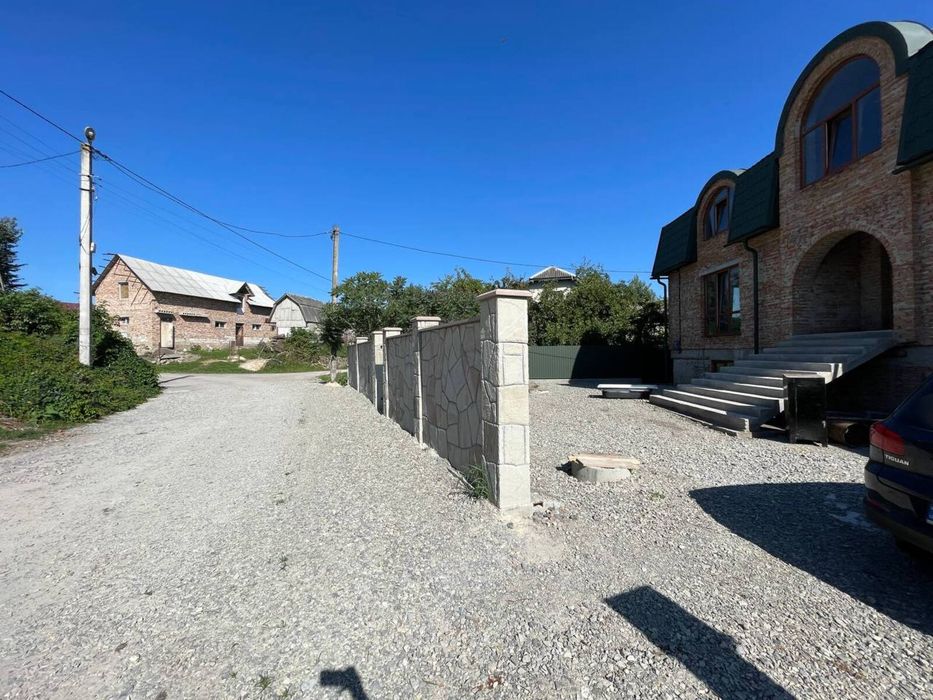 Продаж великого будинку у передмісті Тернополя