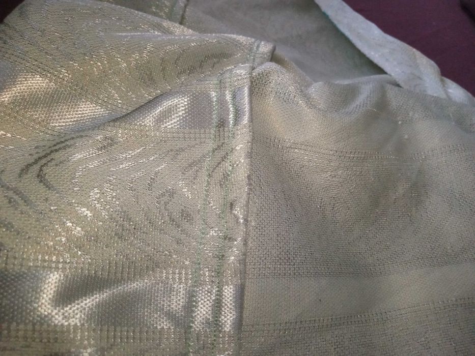 Dwie duże zasłony w kolorze pistacjowym