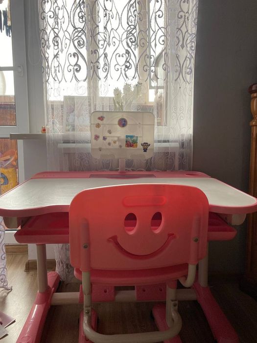 Дитячий стіл та стільчик