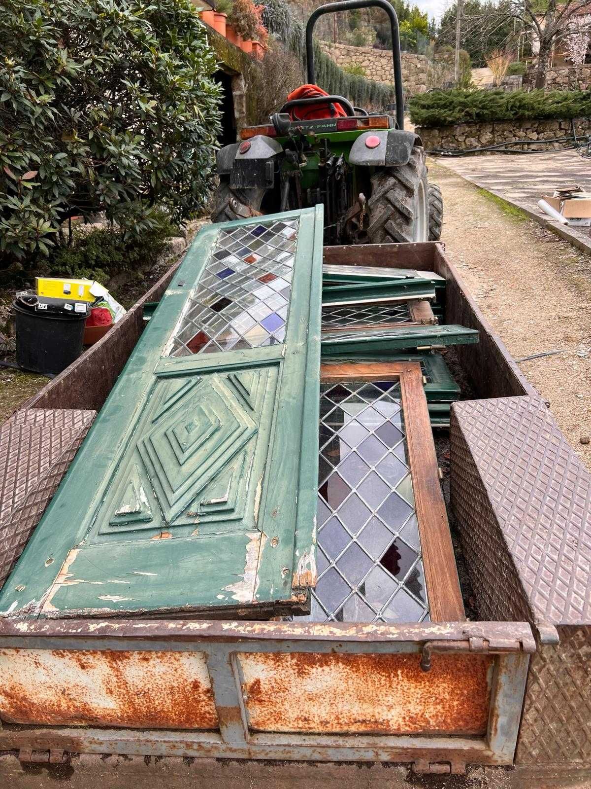 Portas/Janelas vitral em madeira maciça e puxadores em latão