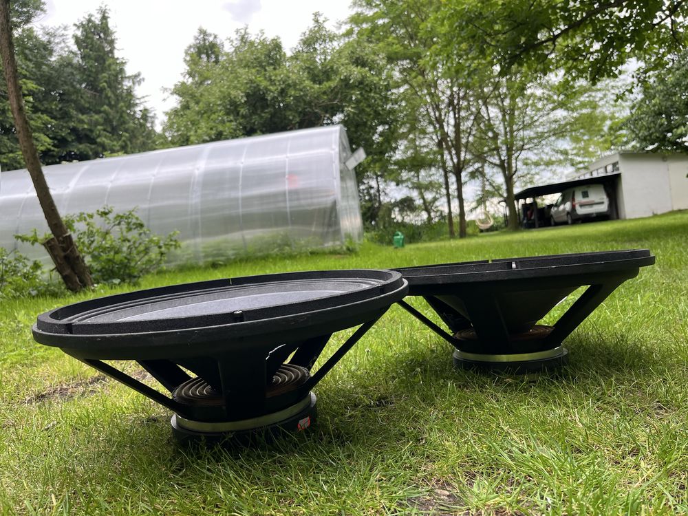 Glosniki 18 cali JBL 2042HPL