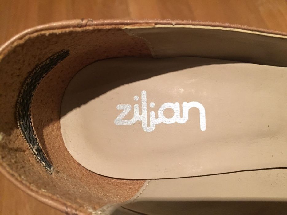 Sapatos em pele caramelo, Zílian tamanho 40, como NOVOS!