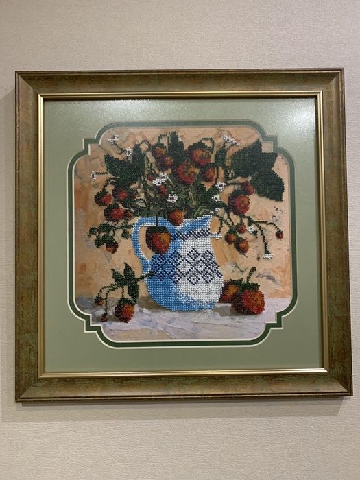 Картина вишита бісером " Суниці"...