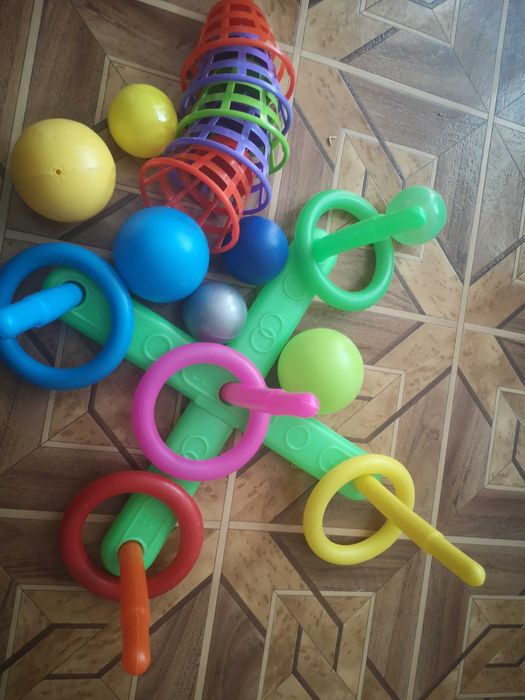 Кільцекид +дві ляльки в подарунок.