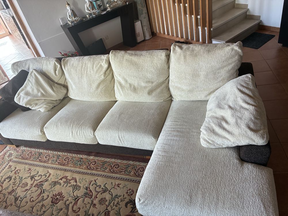 Vendo sofá com chaise longue, com 4 lugares