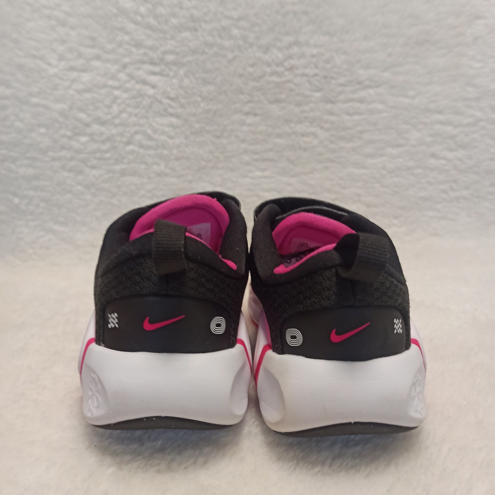 Оригінал NIKE, 27.5 розмір, устілка 18 см, кросівки для дівчинки