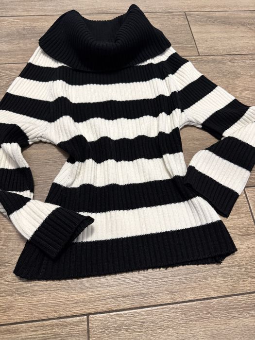 Bialło czarny golf firmy Lycra