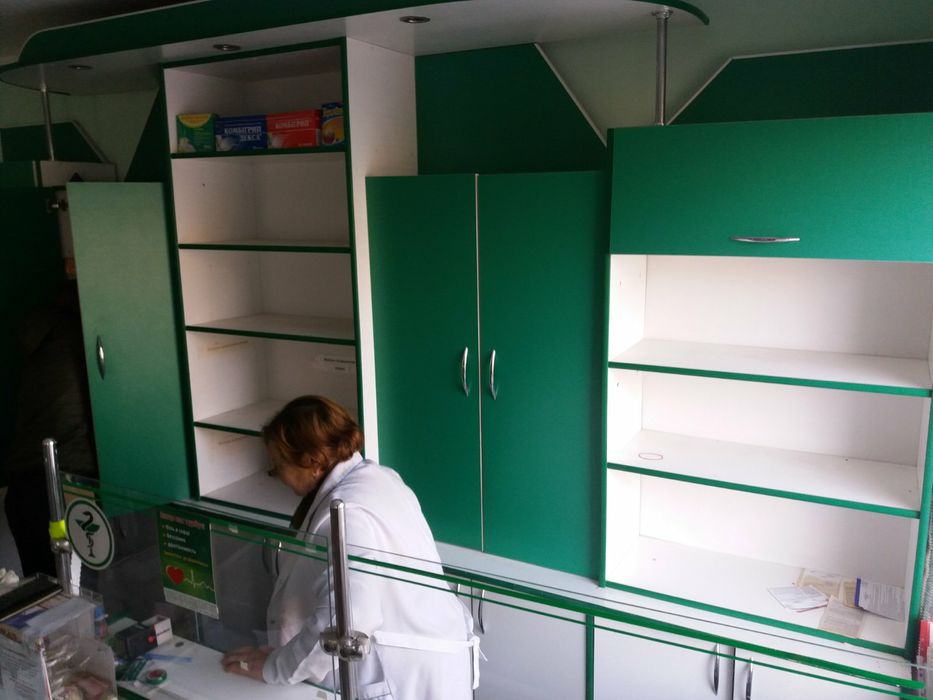 Меблі в аптеку