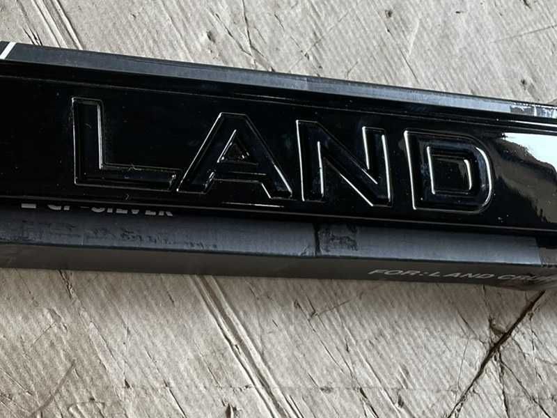 Toyota Land Cruiser 100: Накладка над номером планка багажника