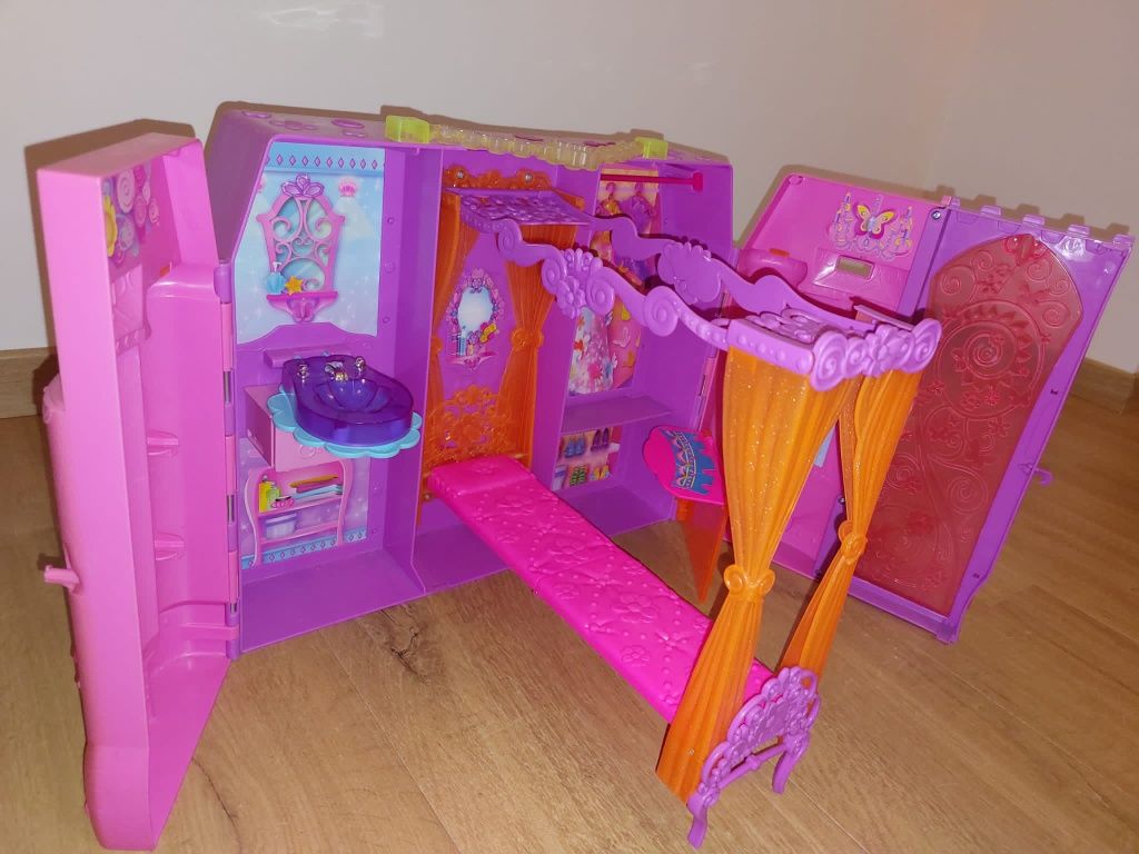 Zamek Barbie walizka