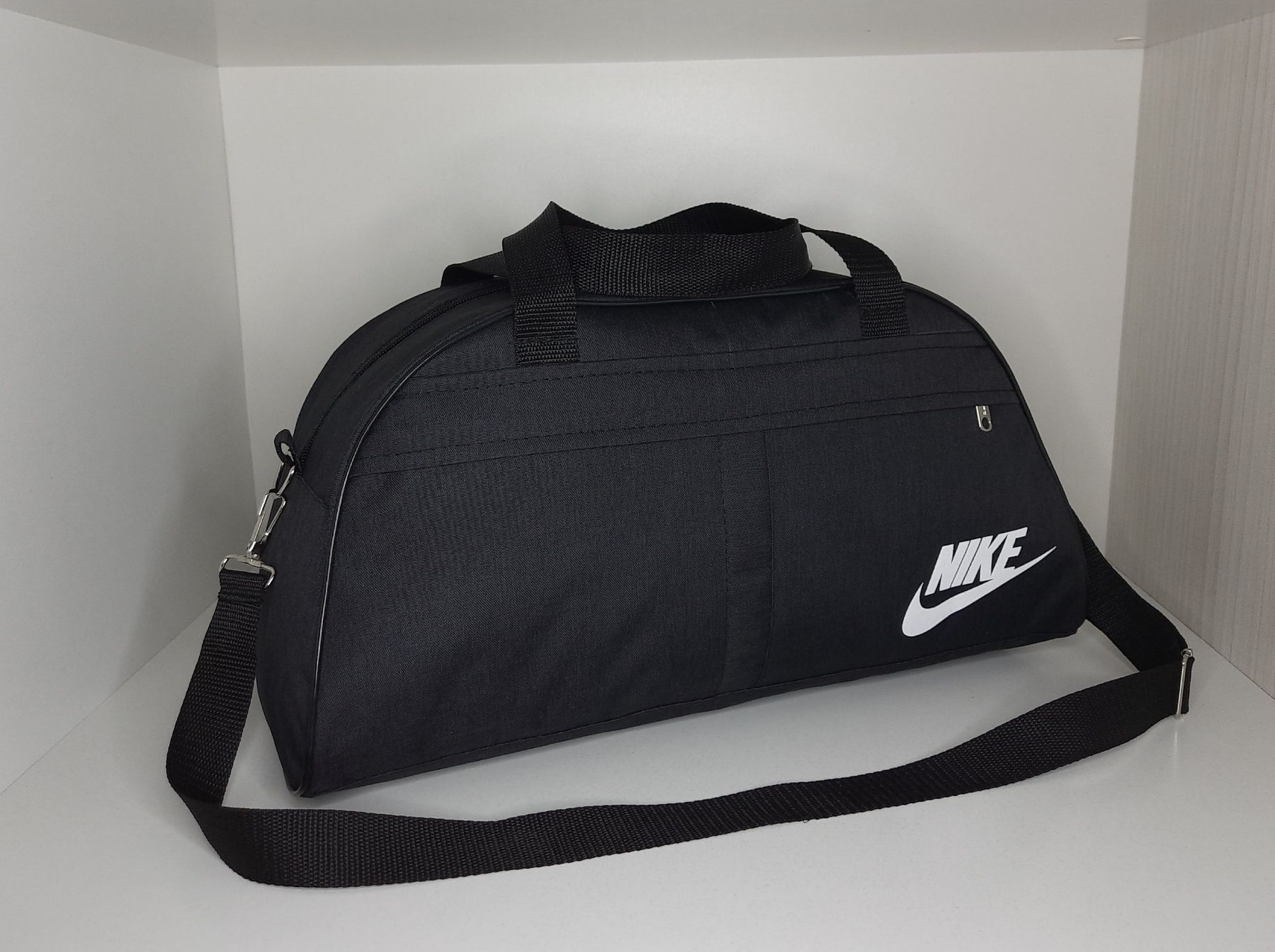 Компактная спортивная сумка Nike