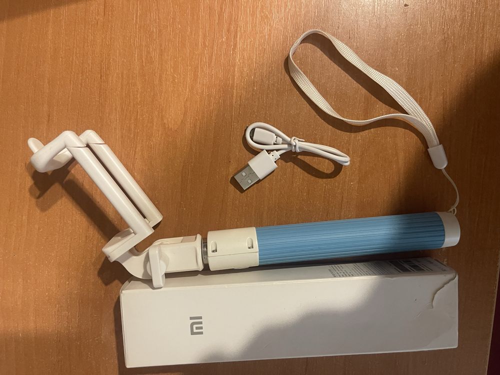 Монопод Xiaomi Mi Selfie Stick
