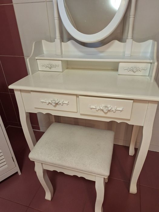 Toaletka z lustrem + taboret + szafka stojąca