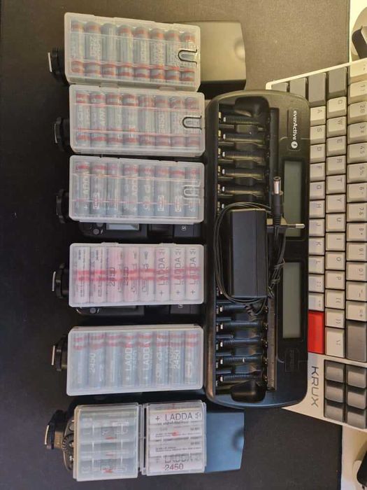 Quadralite Stroboss 60 , Ładowarka everActive , Akumulatory LADDA