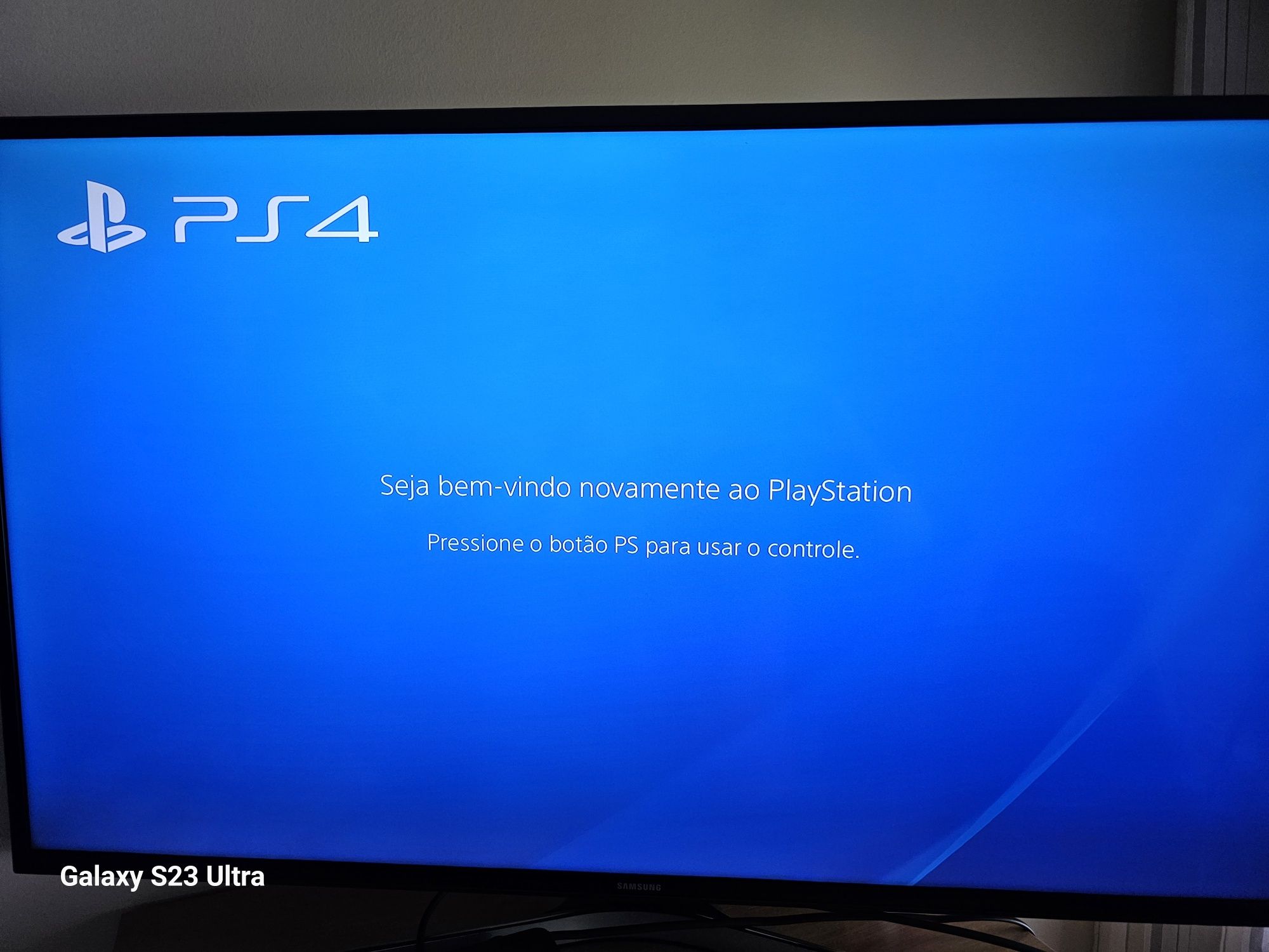Vendo PS4 c/comando 500Gb
